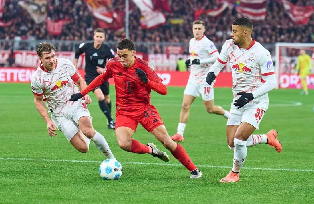 صراع الأبطال والمتصدرين: بايرن ميونيخ على أعتاب التتويج والبوندسليغا تشتعل