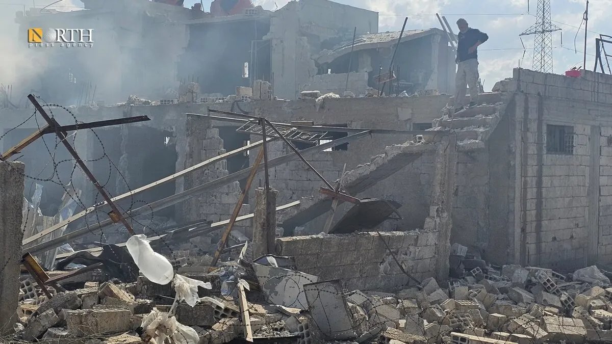 مقتل أربعة أشخاص في قصف غامض غرب السويداء.. هل كانت طائرة مسيرة إسرائيلية؟