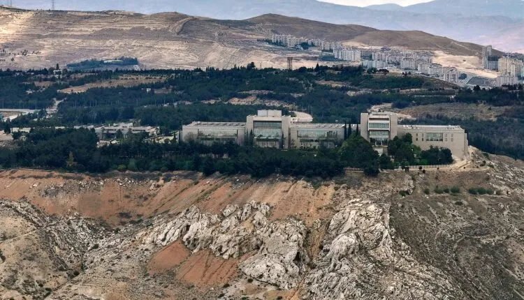 إدانة عربية واسعة لغارة إسرائيلية قرب القصر الرئاسي بدمشق وحملة تضامن مع الأسد