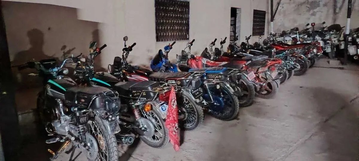 حملة مرورية في حماة: حجز دراجات نارية ومخالفون خلف القضبان بسبب القيادة المتهورة