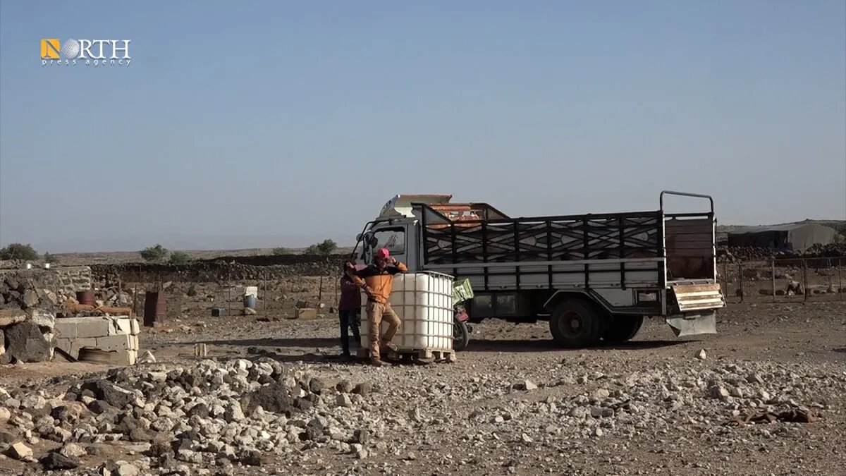 عودة إلى الخيام فوق الأنقاض: قرى اللجاة في درعا تعاني نقصًا حادًا في مقومات الحياة