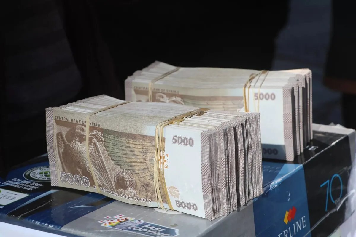 تحديث فوري: أسعار الدولار واليورو والذهب مقابل الليرة السورية في السوق السوداء اليوم السبت 3 مايو 2025