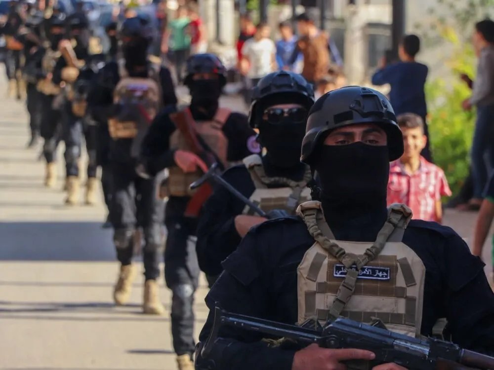 استعراض قوة في إدلب: جهاز الأمن الداخلي يستعرض عسكريًا في ريفها الشمالي