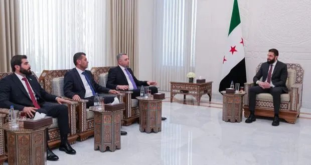 الرئيس الشرع يستقبل وفداً من المجلس التركماني السوري في دمشق لبحث آخر المستجدات