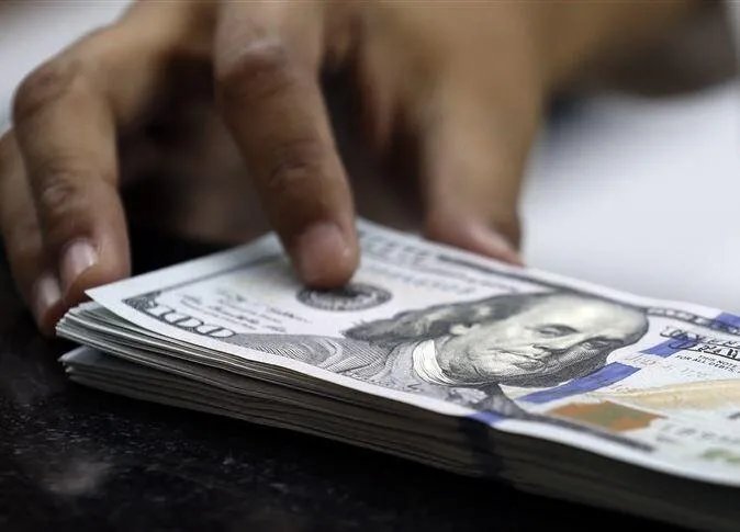 تاريخي: سعر الدولار في السوق السوداء بسوريا يوازي السعر الرسمي لأول مرة هذا العام