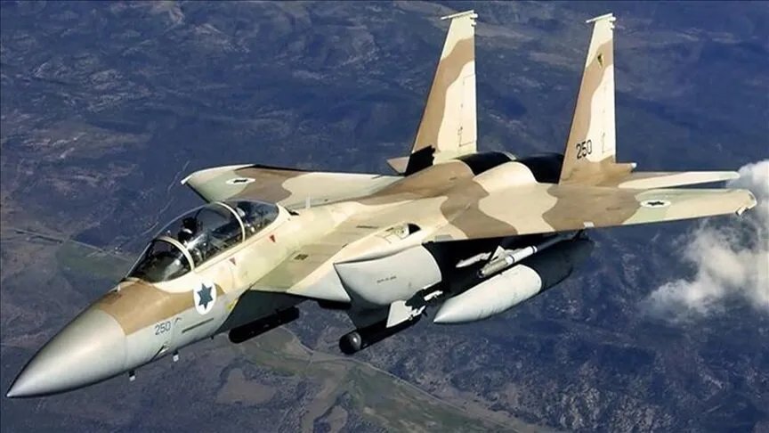 تصعيد خطير: إسرائيل تقصف سوريا بعشرات الأهداف بـ 12 طائرة حربية