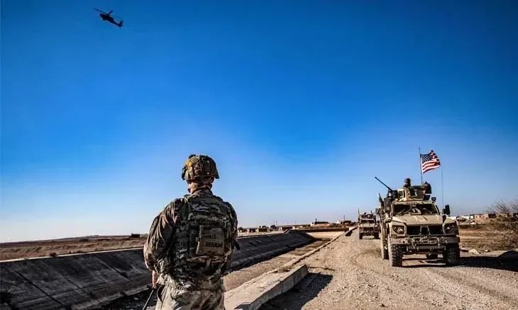 غارات التحالف الدولي تستهدف منشآت لوجستية قرب حقل العمر النفطي في دير الزور