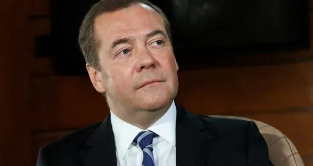 ميدفيديف ينتقد تصريحات ترمب حول دور أمريكا في الحرب العالمية الثانية ويصفها بـ"الهراء المصطنع"