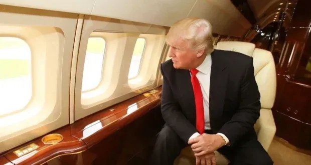 ترامب يقتني طائرة فاخرة بتصميم ذهبي فخم بعد تأخر بوينغ في تسليم "إير فورس وان"