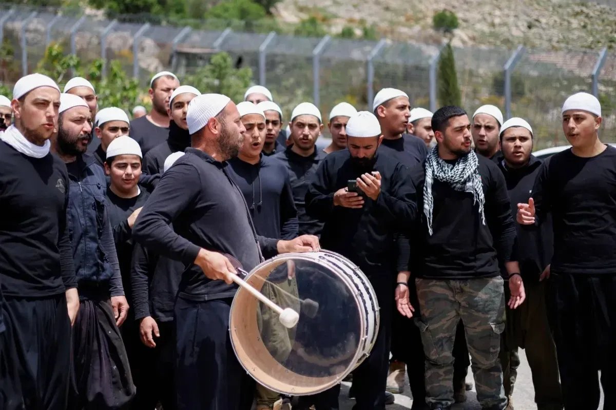 هآرتس تحذر: إسرائيل تستغل دروز سوريا لتوسيع الحرب.. والرهائن في خطر!