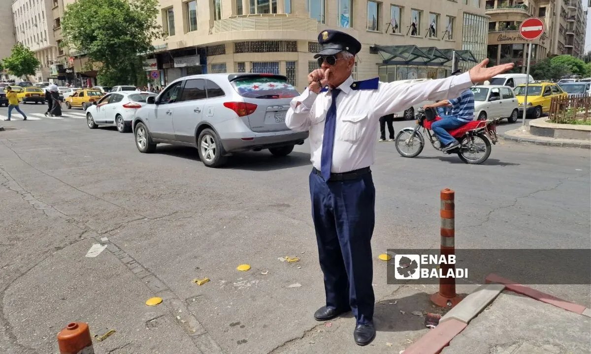 قصة وفاء: شرطي مرور سوري يخدم 55 عامًا ويحلم بدخول غينيس