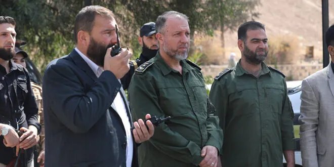 حماة تحتفل بيوم المرور العالمي: حملة توعية وتوزيع الورود على السائقين