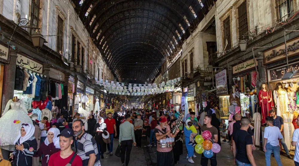 ارتفاع جنوني بأسعار الألبسة في دمشق يفاقم معاناة الأهالي مع تدهور القدرة الشرائية