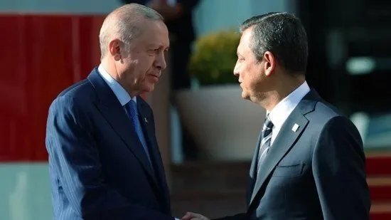 اعتداء على رئيس حزب الشعب الجمهوري التركي أثناء جنازة.. وأردوغان يتدخل