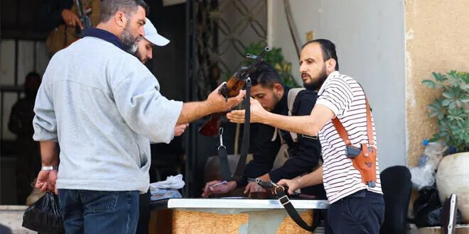 ريف دمشق: تسليم أسلحة وذخائر للدولة من أهالي صحنايا وأشرفية صحنايا