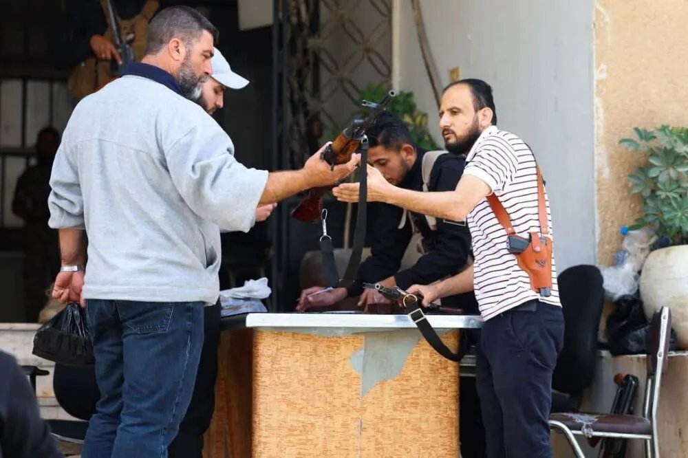 صحنايا والأشرفية تسلمان أسلحتهما للدولة: خطوة نحو تعزيز الأمن والاستقرار بعد التوترات الأخيرة