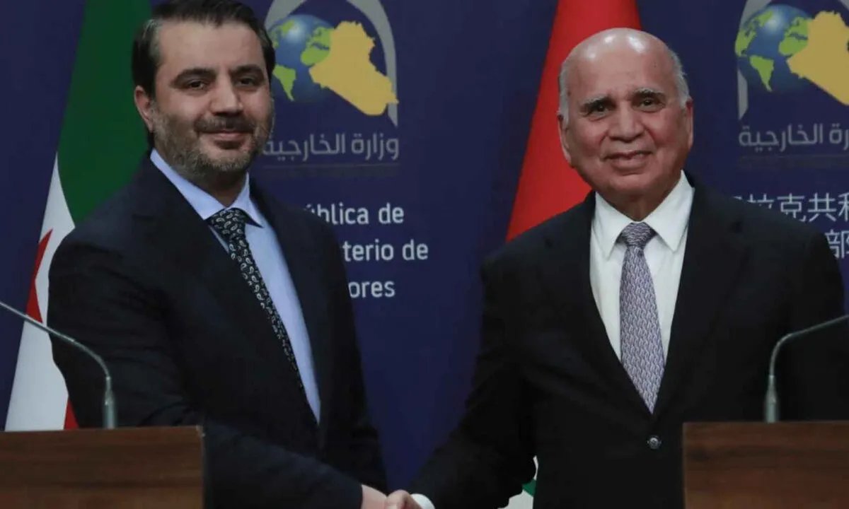 العراق يحذر من تصاعد التوتر في سوريا وسط غارات إسرائيلية وتدخلات إقليمية