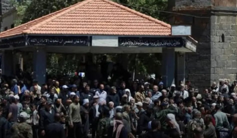 تصاعد المخاوف في دمشق من غارات إسرائيلية جديدة وتعمق الانقسامات الطائفية