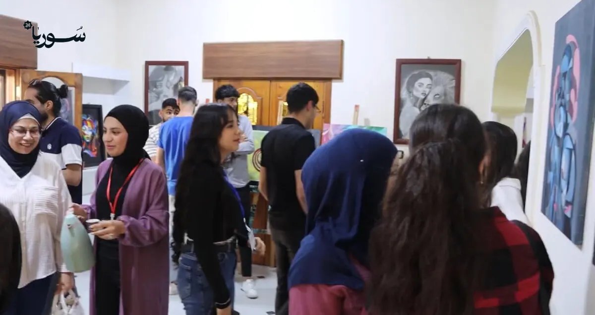 "بنات الزيتون" في عفرين: معرض فني يحتفي بإبداعات محلية وتراث كردي