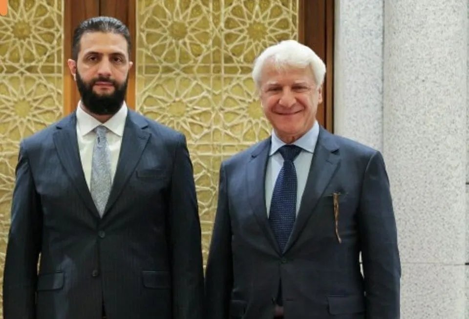 زيارة مثيرة للجدل: شقيق رئيس مخابرات إدلب السابق يظهر كمستشار طبي إيطالي ويلتقي الشرع.. ما هي الدوافع الخفية؟