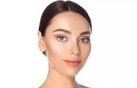 إبرة النضارة بالزعفران والعنبر: اكتشفي سر البشرة المتألقة والخالية من العيوب