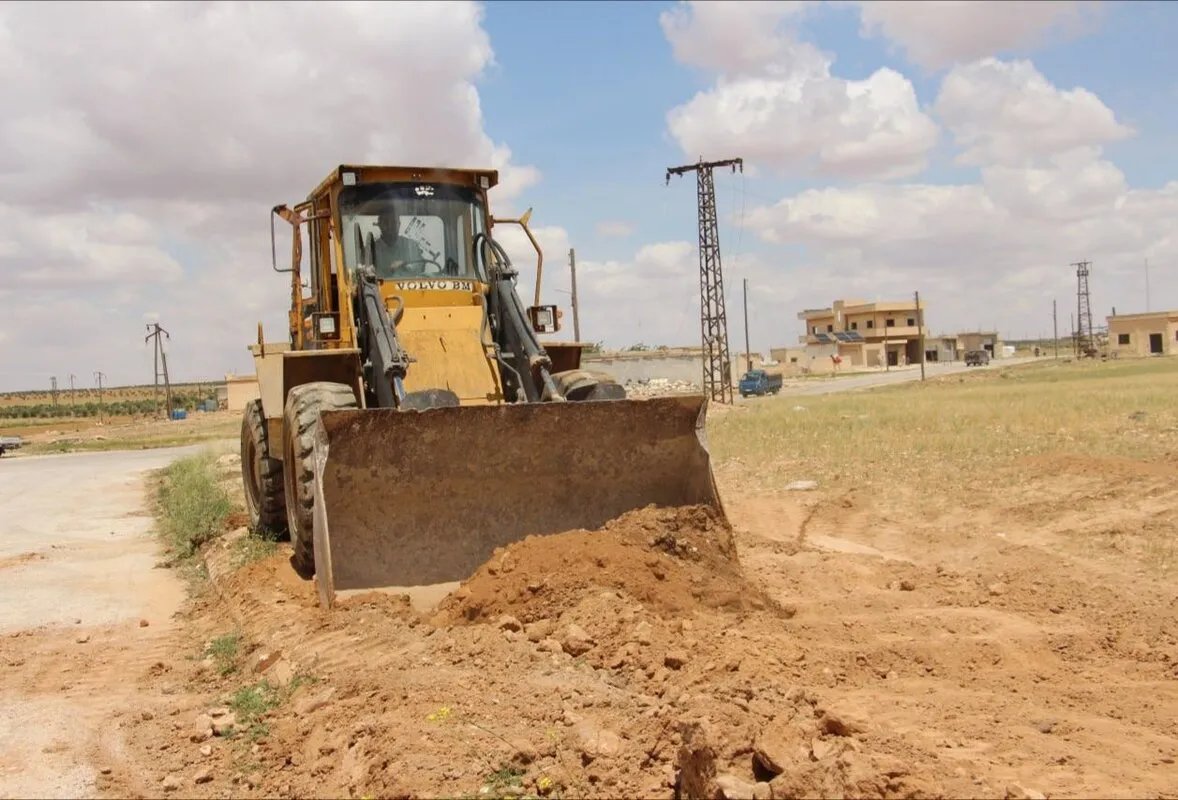 حملة خدمية واسعة النطاق لإعادة الحياة إلى ناحية عقيربات بريف سلمية