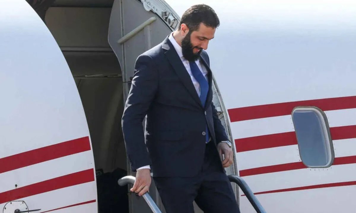 أول زيارة لرئيس سوريا الانتقالي إلى أوروبا: أحمد الشرع في باريس للقاء ماكرون