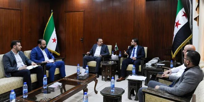 وزير الأشغال يبحث مع منظمات إنسانية سبل تعزيز التعاون في مشاريع الإسكان والتنمية بسوريا