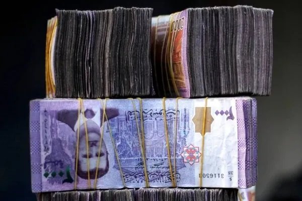 تحديث فوري: أسعار الدولار واليورو والذهب مقابل الليرة السورية في السوق السوداء اليوم الثلاثاء 6 مايو 2025