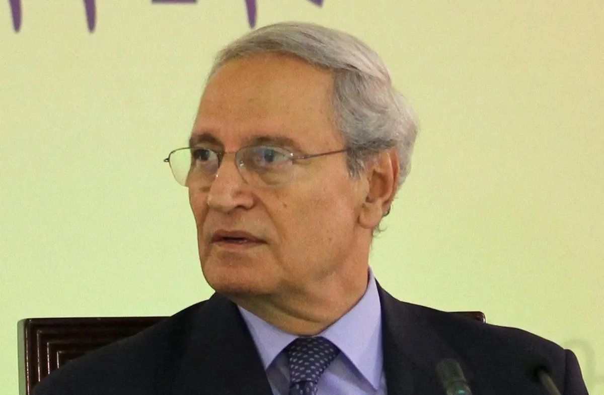 مذكرات فاروق الشرع: أسرار التوريث والثورة وصراعات داخل نظام الأسد