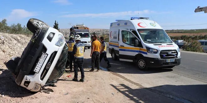 إصابات خطيرة في حادث انقلاب سيارة على طريق حلب دمشق الدولي قرب خان شيخون