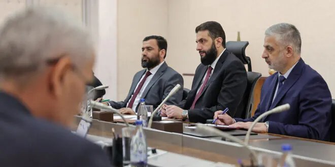 الرئيس الشرع يبحث مع وزير الاقتصاد خطط الوزارة لتسهيل الاستثمار ودعم الصناعة الوطنية