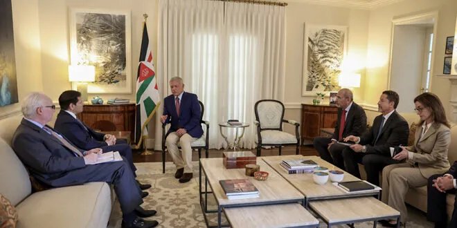 العاهل الأردني والوزير الأمريكي يبحثان سبل تعزيز الاستقرار في سوريا