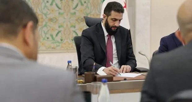 الرئيس الشرع يستعرض خطط وزارة الطوارئ والكوارث وتطوير نظام الإنذار المبكر