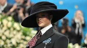 ريهانا تصدم جمهورها وتعلن عن حملها الثالث قبل حفل Met Gala 2025 بإطلالة أنيقة