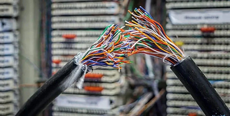 كارثة اتصالات في درعا: سرقة كابل نحاسي يعزل آلاف السكان والمؤسسات الحيوية