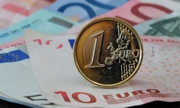 الفيدرالي الأمريكي تحت الضغط: هل يتحدى باول ترمب في قرار الفائدة المرتقب؟