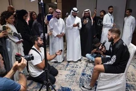 نزالات مشتعلة في جدة: نجوم الفنون القتالية المختلطة يتحدون في بطولة PFL MENA