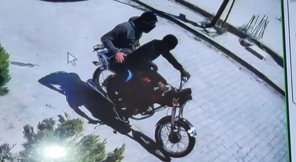 مأساة في اعزاز: ملثّمان يرتكبان مجزرة في مكتب لبيع السيارات