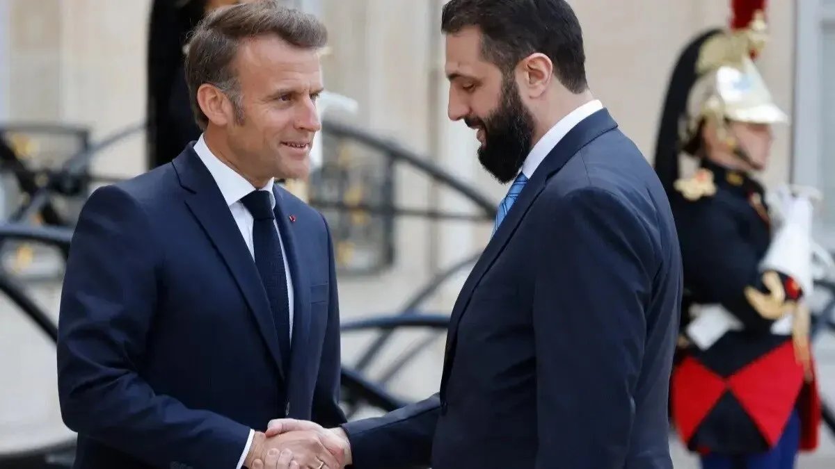 ماكرون يعرض على الشرع التعاون مع قسد لمحاربة داعش ويدعو لرفع العقوبات عن سوريا