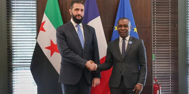 الرئيس الشرع يبحث العلاقات الثنائية مع وزير الدولة الفرنسي في باريس