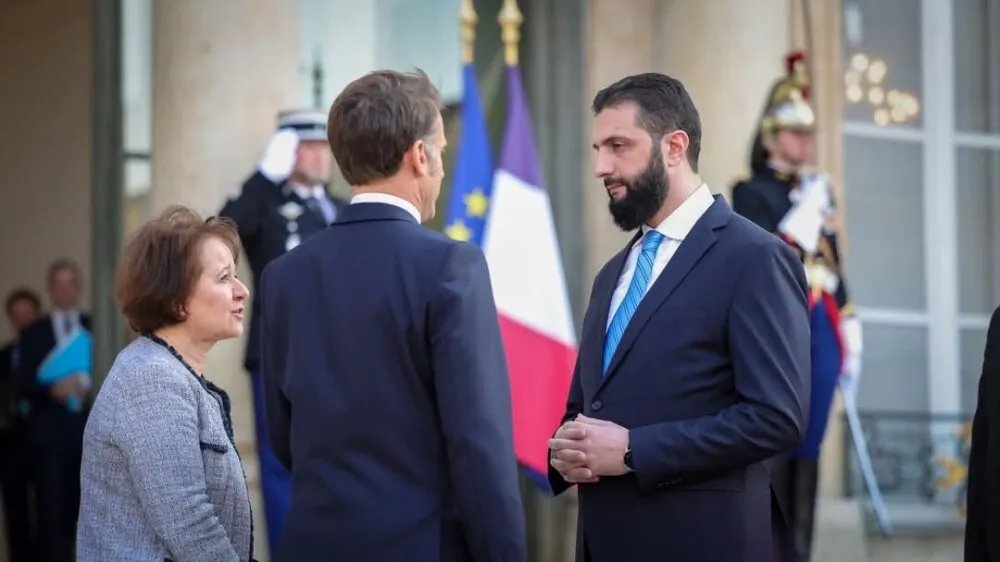 الرئيس الشرع يكشف عن مفاوضات غير مباشرة مع إسرائيل لتهدئة التوتر ويؤكد التزامه باتفاق 1974