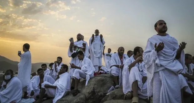 ثورة في ملابس الإحرام: السعودية تطلق "الإحرام الأبرد" بتقنية تبريد مبتكرة لتخفيف حرارة الحجاج