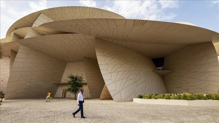تحفة معمارية مستوحاة من الصحراء: متحف قطر الوطني.. قصة وردة من رمال