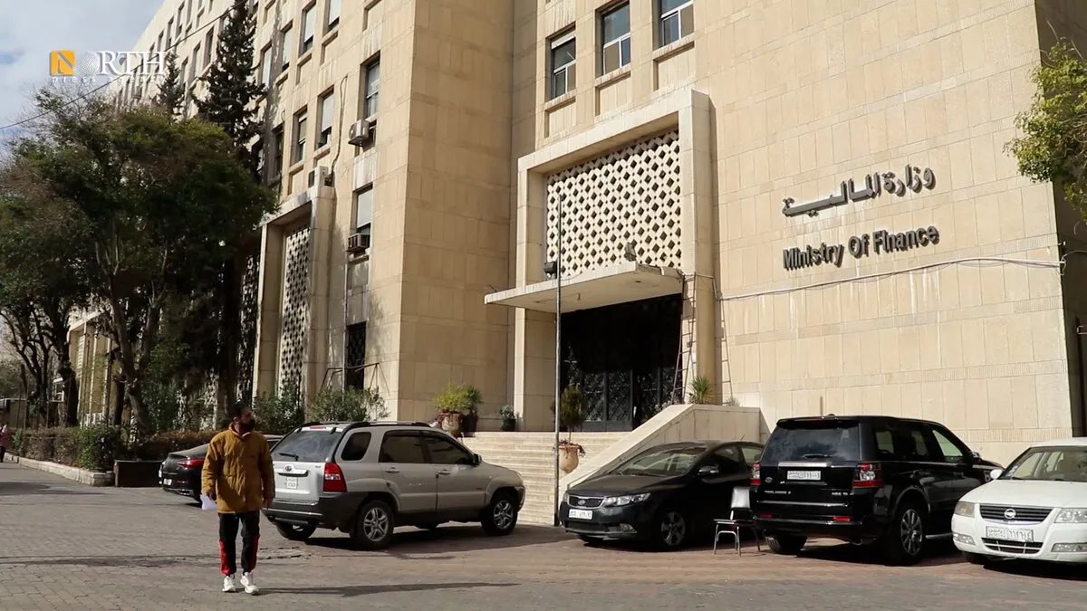 منحة قطرية تنعش رواتب السوريين: زيادة مرتقبة بنسبة 2.5% بعد موافقة أمريكية