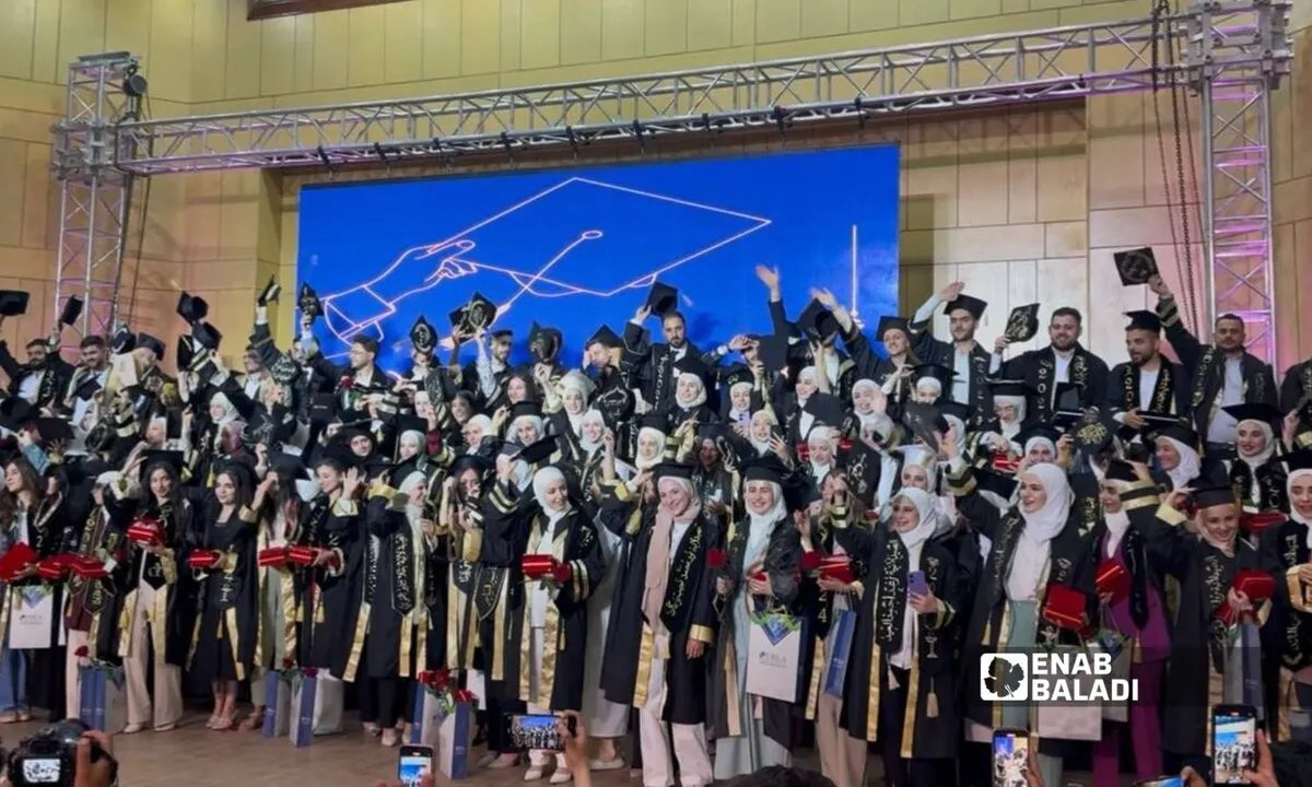 جامعة حلب تفتتح صرحًا جديدًا لكلية الصيدلة وتُخرّج دفعة متفوقة