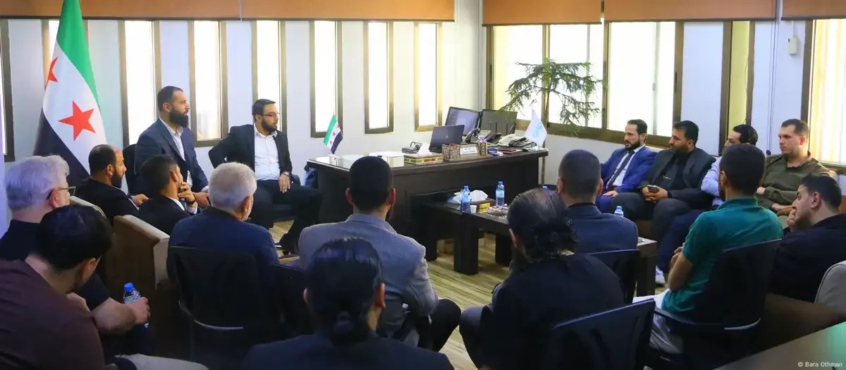 نحو تسهيل عمل الصحفيين: تصاريح إلكترونية وباركود بالتنسيق بين الإعلام والداخلية في سوريا