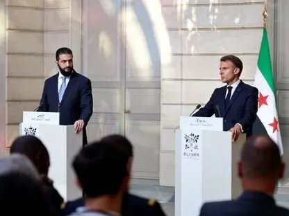 الاتحاد الأوروبي يرحب بمقترح ماكرون لتخفيف العقوبات عن سوريا