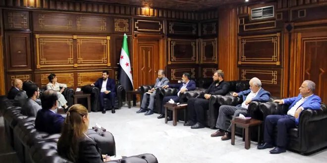 محافظ اللاذقية ونائبة المبعوث الأممي يبحثان تعزيز السلم الأهلي وتداعيات العقوبات