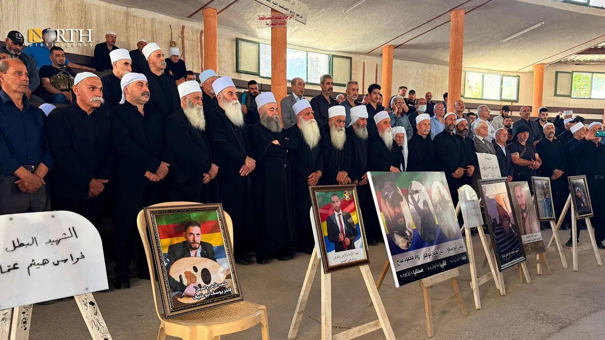 السويداء تتذكر ضحايا جرمانا وصحنايا: وقفة تأبينية مؤثرة في ساحة سمارة